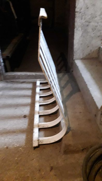 Метална ограда от дебело желязо