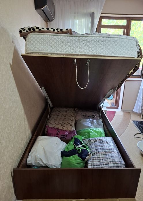 Продам кровать полуторку