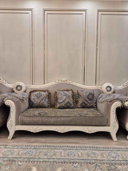 Диван и два кресла