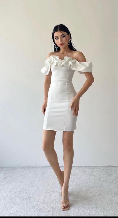 Нежное белое платье