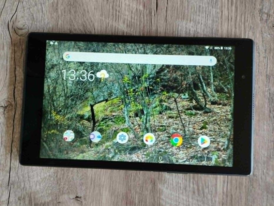 Продавам таблет Lenovo TAB 4 8