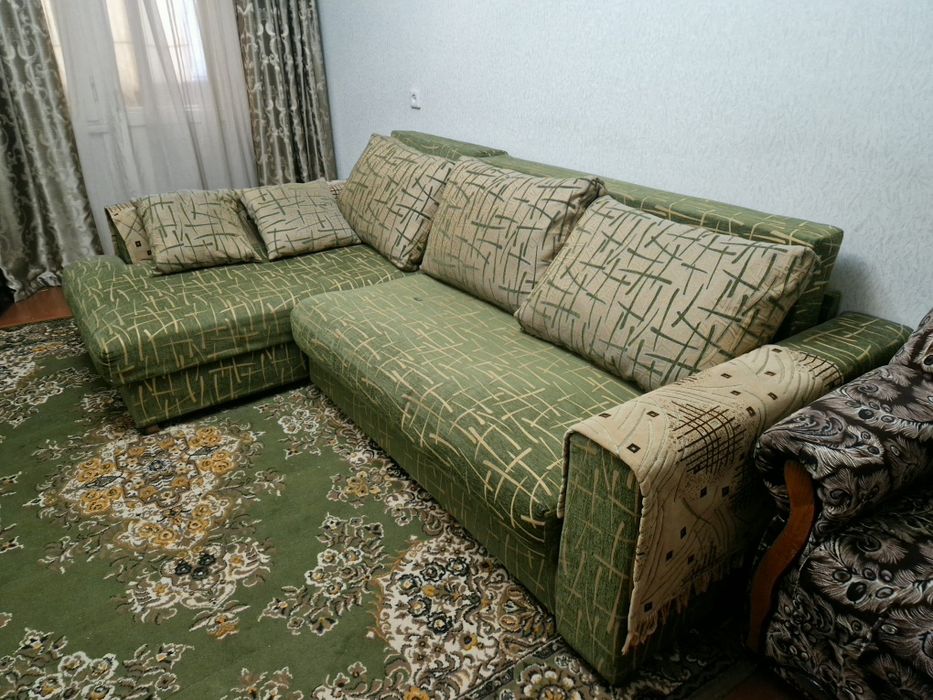 Продам диван. Торг. Самовывоз.