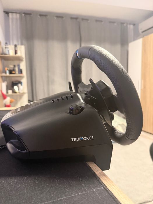 Logitech G923 – перфектно състояние, пълен комплект, с кутия