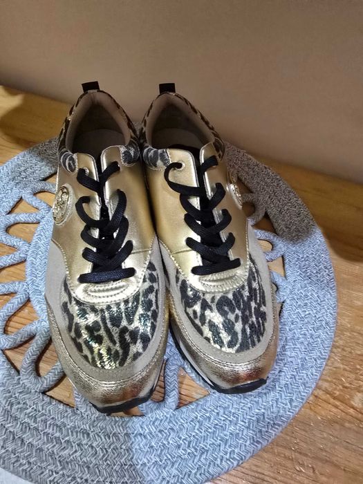 Оригинални маратонки Guess