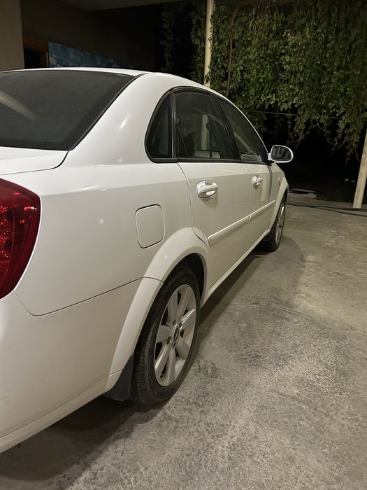 Lacetti 1.8 sotiladi!