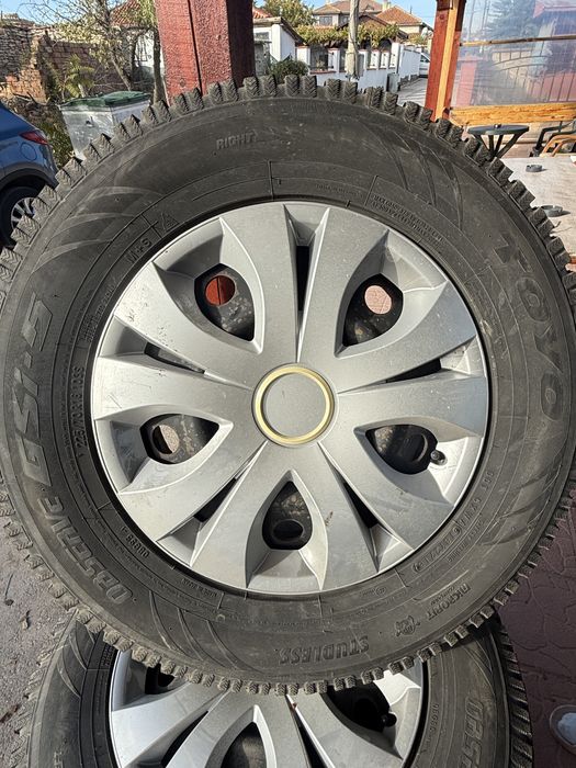 Комплект зимни гуми с джанти 225/70/ R16 TOYO
