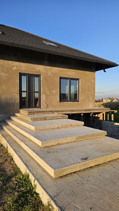 Construim Case la roșu, anexe, garaj, săpături si demolări