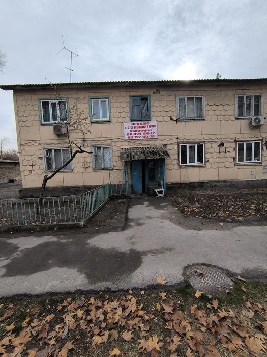 2 ком. квартиру. 1/2 в деревянном доме.' с мебелью и техникой. Огород
