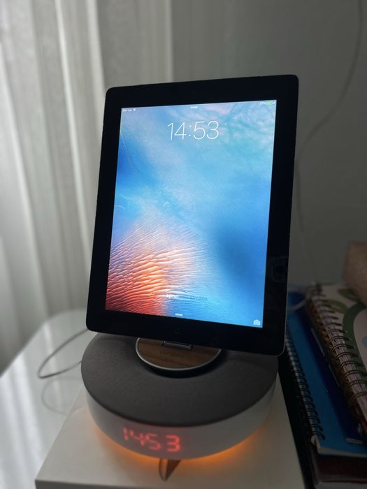 İpad 2 64gb 3g с зарядно Philiphs и тон колона