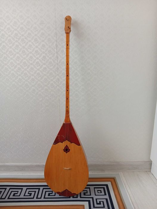 Домбыра сатылады