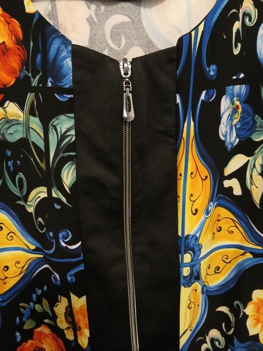 Продаётся женский нарядный костюм