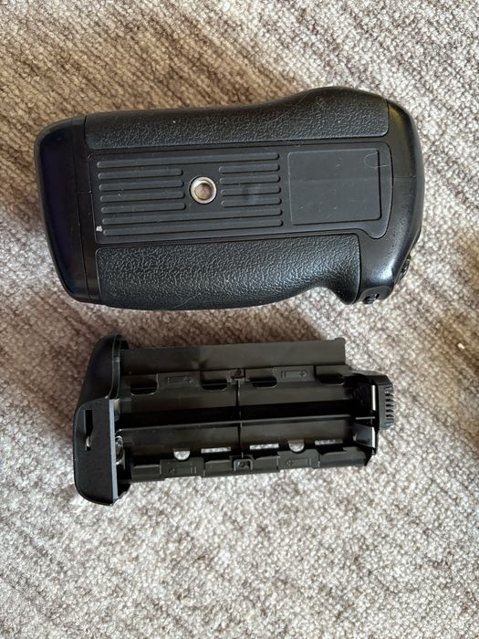 Батарейный блок на Nikon d7100