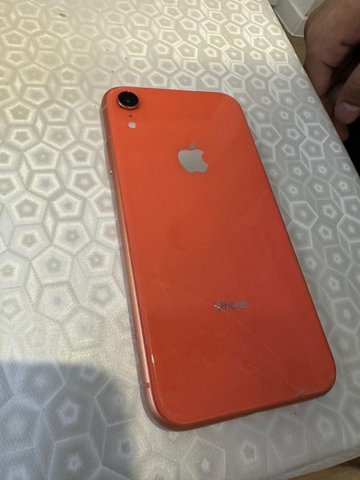 iPhone XR  красный увет