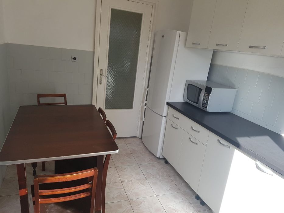 Închiriez ap. 2 camere decomandat cu lift B-dul Dacia 56mp