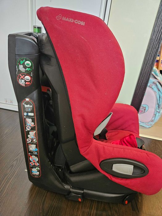 Детско столче за кола Bebe Confort Axiss (9-18 кг) + подарък