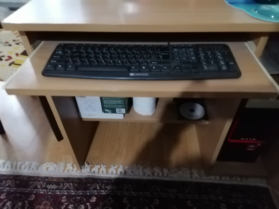 Офис маса цвят махагон 30 евро