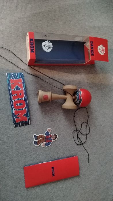 Vând kendama krom davide