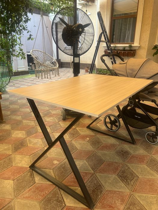 Продам стол в отличном состяний