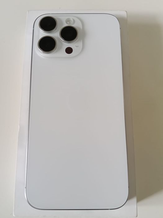 Vand iphone 16 pro max  alb 256 impecabil