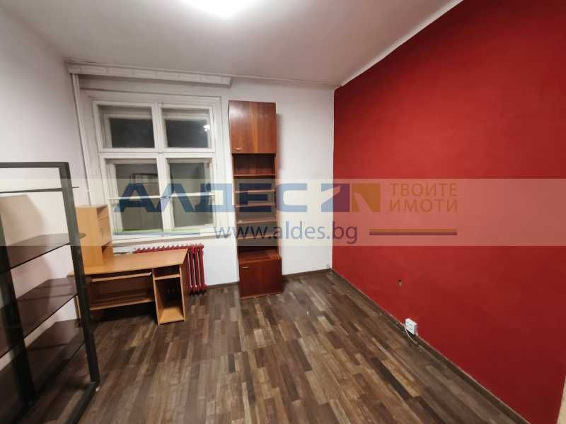 Отдава се дългосрочно офис на пл. Славейков!