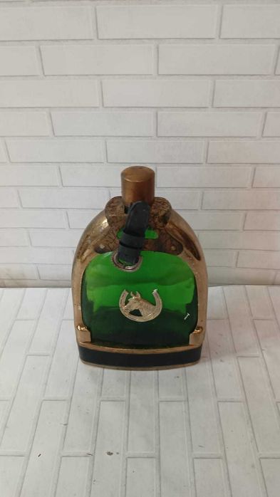 Sticla muzicala de whisky cu ornament de cupru