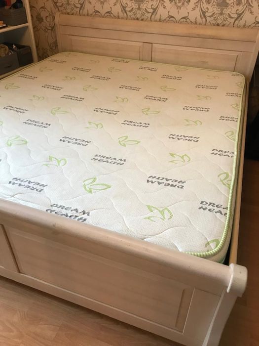 Двухспальная кровать