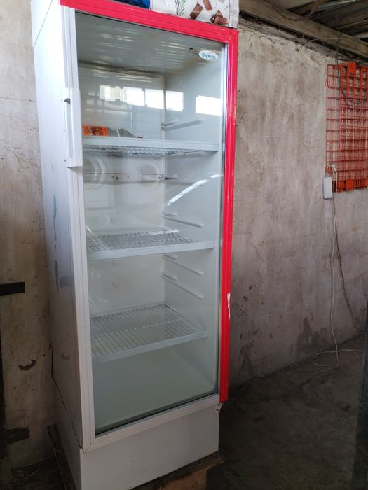 Продам холодильник - витрина российский