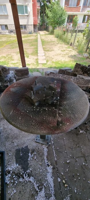 Въртяща се метална маса / стойка за работилница