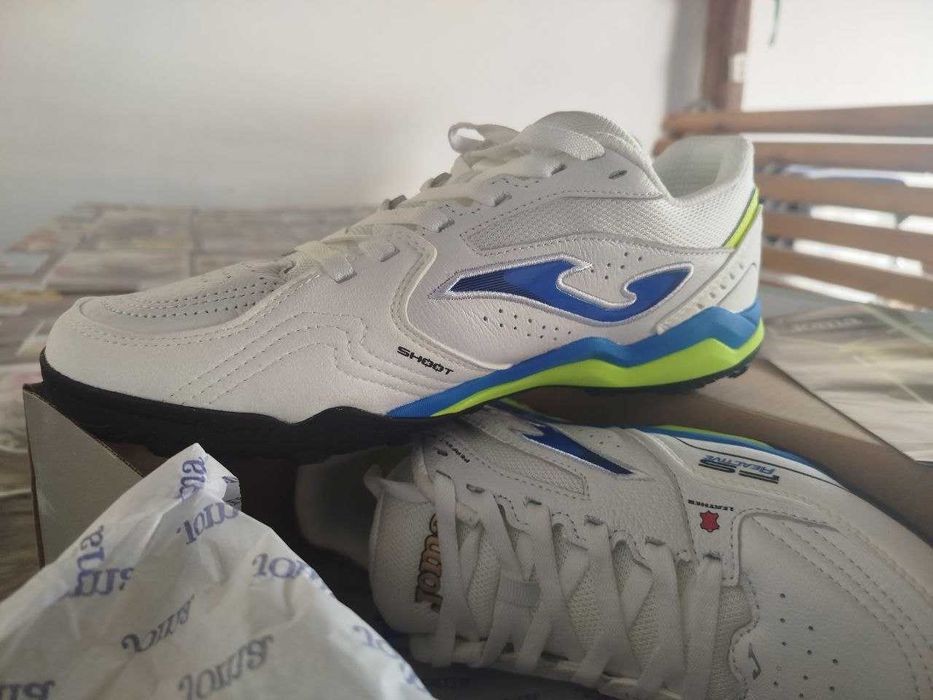 Продам новые кроссовки Joma