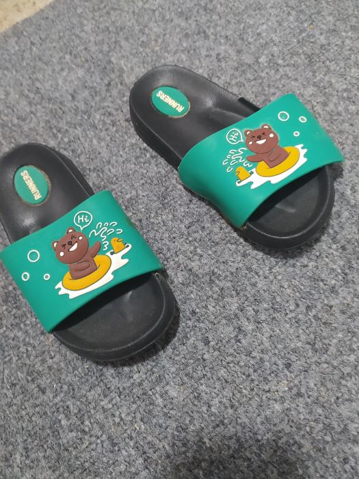 Подарявам детски обувки