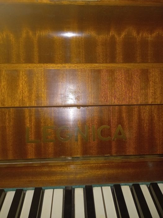 Полшада ишлаб чикарилган пианино сотилади