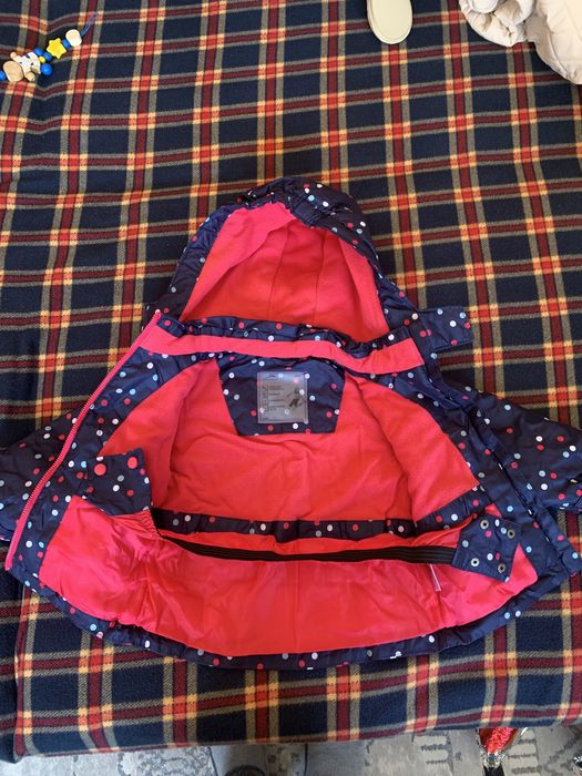 Продам курточку для девочек