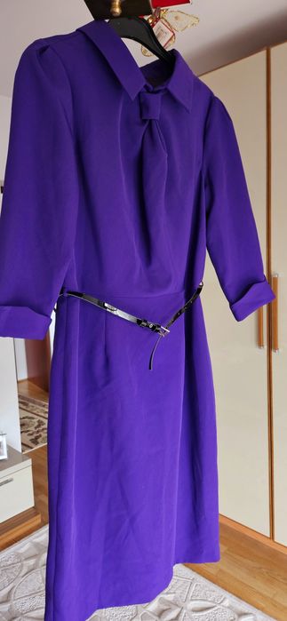 Rochie de zi din tesatura mov, de lungime medie, decolteu rotund