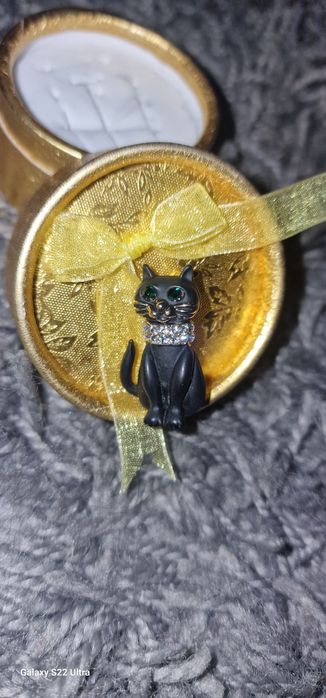 Брошь серебро ,новое.