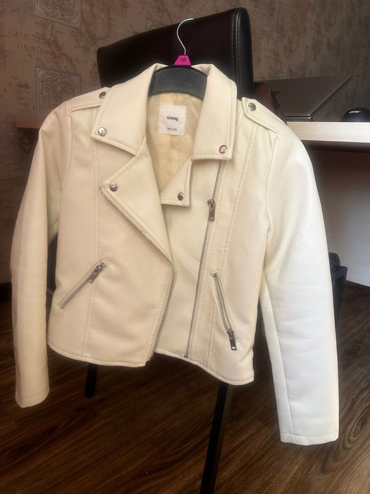 Курточка косуха для девочки 140-146 размер на 7-9 лет