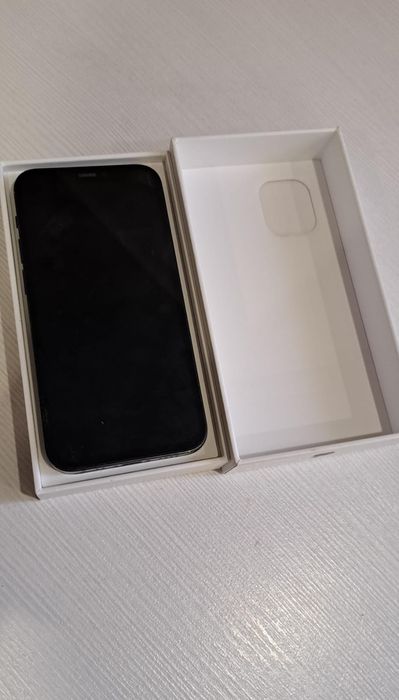 Продам 12 мини 64 гб требует ремонта