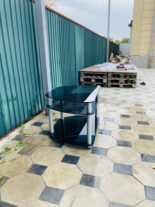 подскавка с телевизором