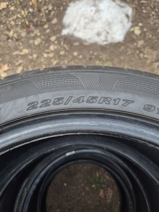Шины летние 225х45х17 новый