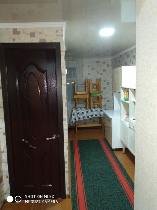 Продам спутник2 3ком 1этаж 2этажки среднее состояние дерево двух подез