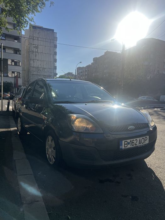 Ford Fiesta cu 2 randuri de roti