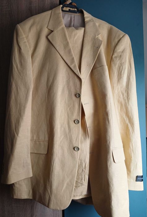 Vand costum Armani marimea 58