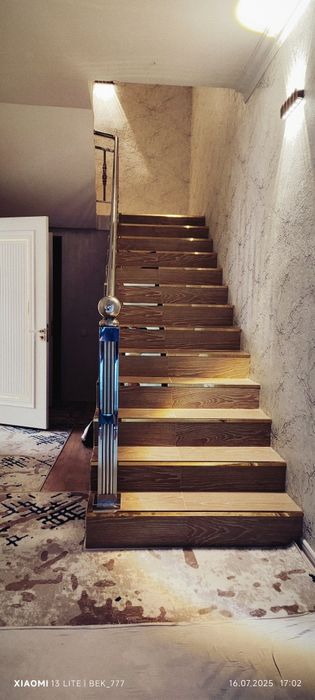 Ховли сотилади  2 етаж 6 хона+ ошхона 
Газ сув свет хамма шароит бор