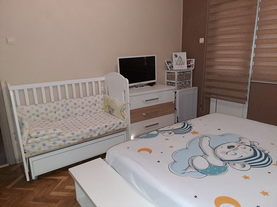 Два самостоятелни етажа от къща