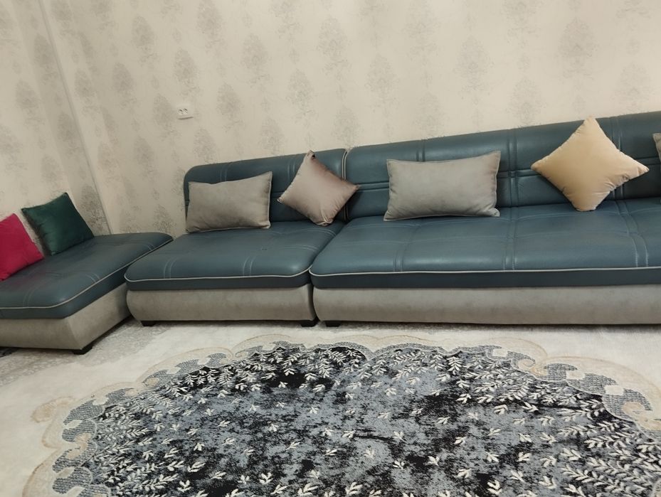 Divan mebeli srochno sotiladi