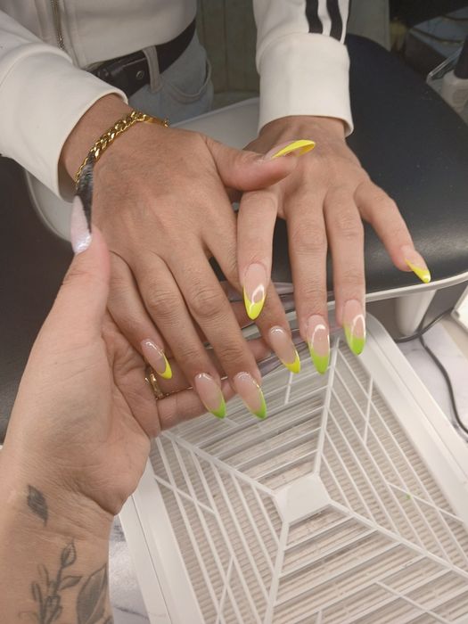 Маникюр, Педикюр и наращивание ногтей