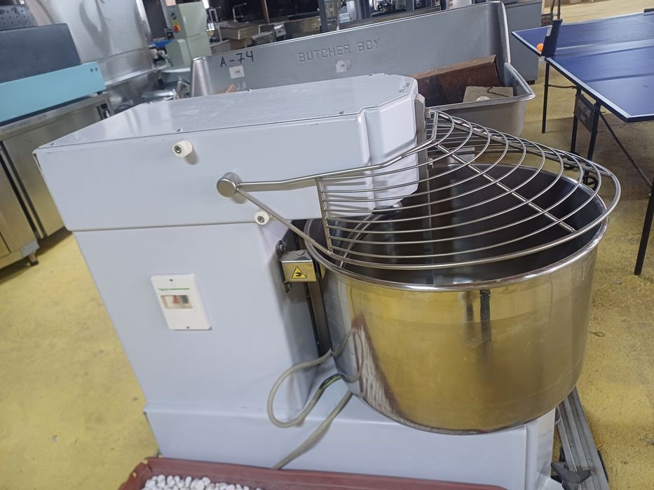 Линия раздачи,электроплита,тестомес,