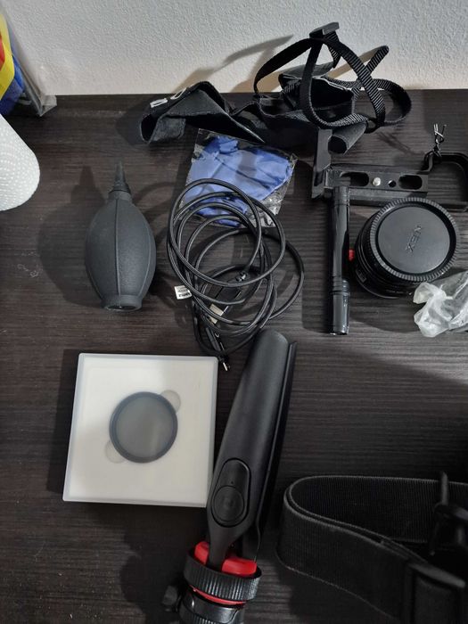Aparat foto Sony a6300 mirrorless cu 2 obiective si accesorii