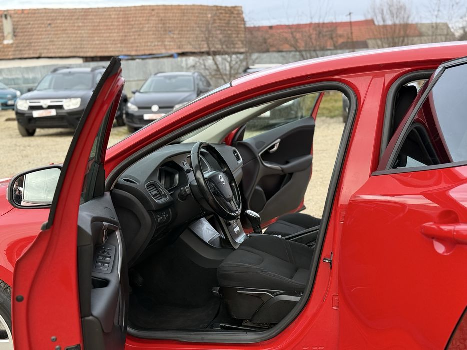 Volvo V40 1.6 115 CP 2013 Euro 5 SE POATE IN RATE