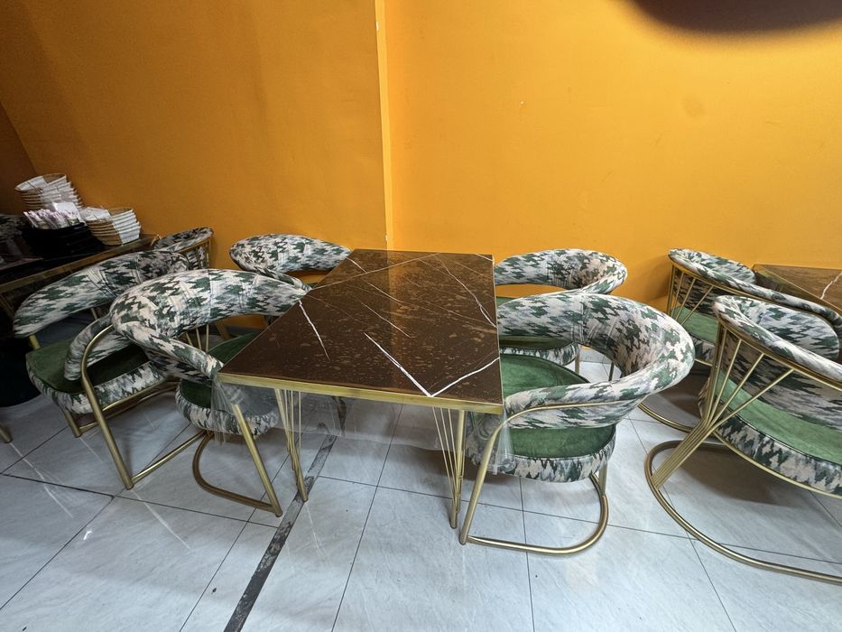 stol stul. kafe. restoran. uchun stol va stullar