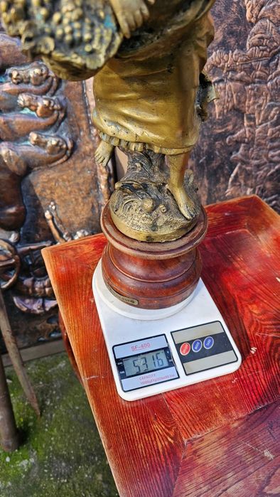 Două vechi statuiete din bronz Semnate